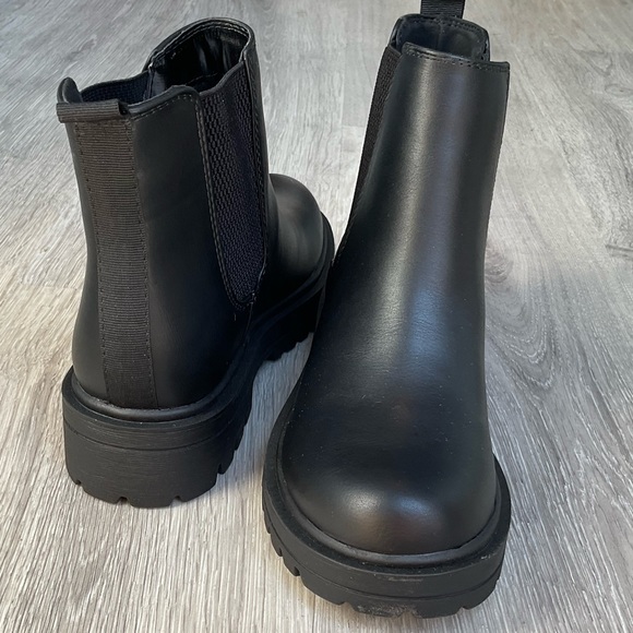 Black pull on boots Pilot style Soda brand TTS - Picture 2 of 4